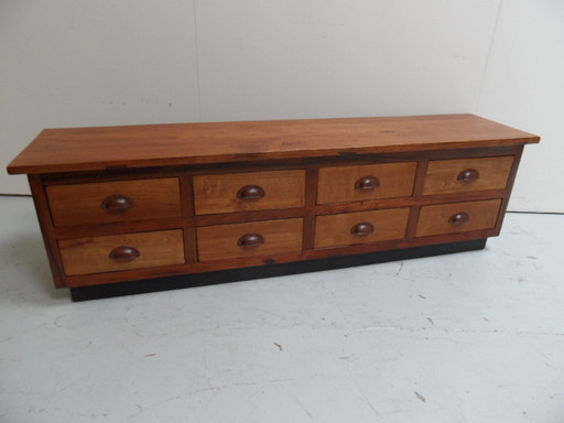 Buffet vintage avec tiroirs