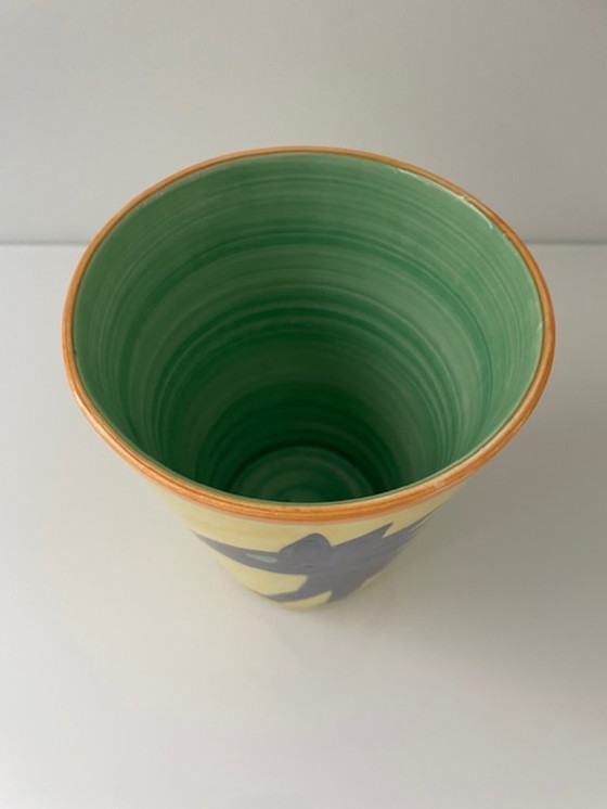 Image 1 of Handbemalte konische Vase mit primitiver Verzierung