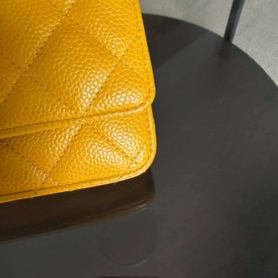 Image 1 of Portafoglio Chanel con catena WOC - Serie 25 in pelle trapuntata color giallo caviale