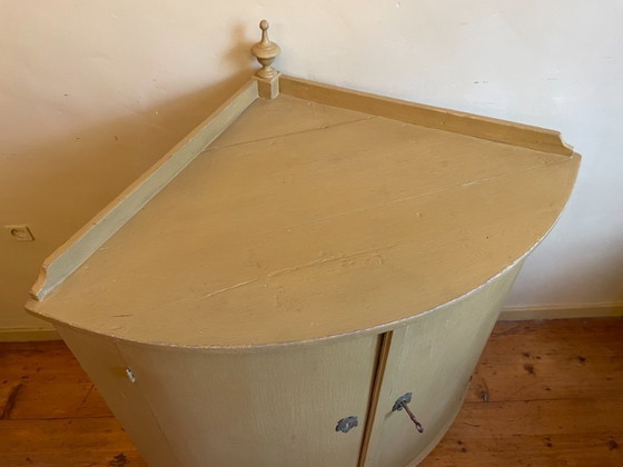 Image 1 of Credenza angolare del XIX secolo Credenza da cucina con ante sferiche