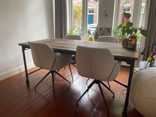 Eetkamertafel