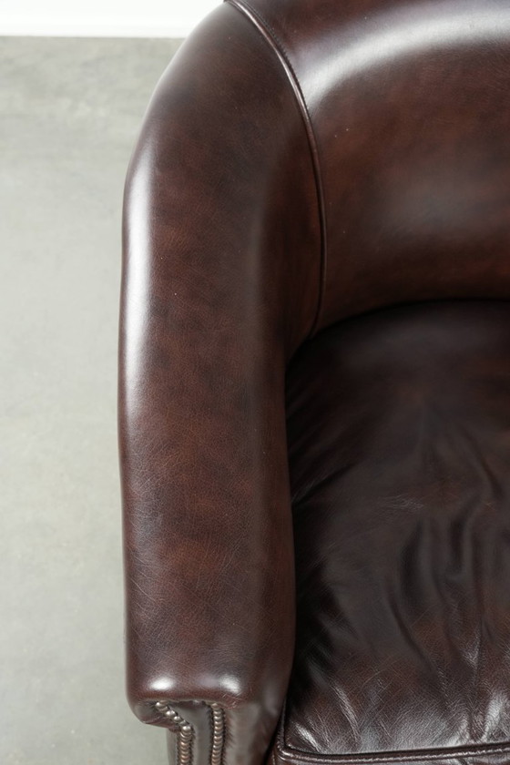 Image 1 of Club-Sessel aus dunklem Kuhfell mit zeitlosem und stilvollem Design im englischen Stil