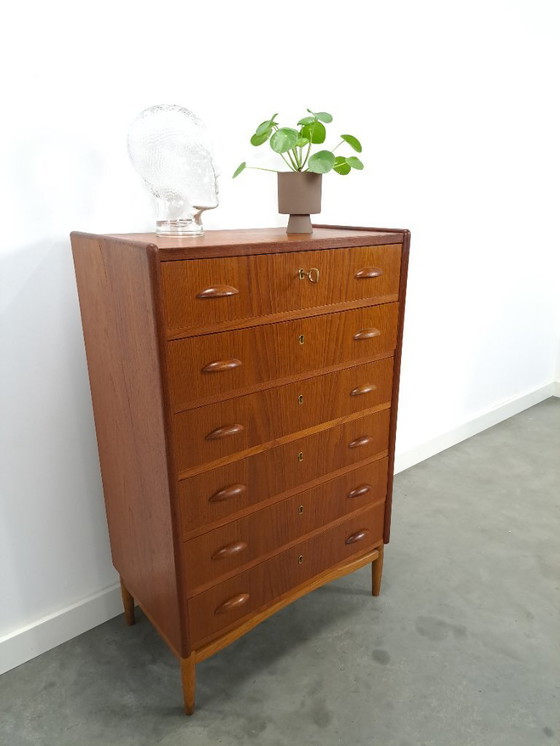 Image 1 of Cómoda danesa de teca con 6 cajones y patas elegantes