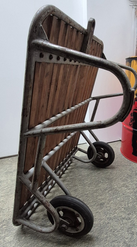 Chariot d'usine vintage – Tables basses, Metal, Rubber (photo 3 of 12)
