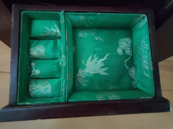 Joyero chino antiguo – Madera de palisandro y paneles de jade tallados a mano – Objetos decorativos, Brass (photo 6 of 12)