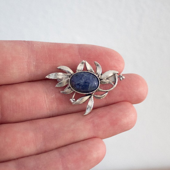 Image 1 of Broche vintage en forme de feuille argentée avec cabochon de lapis-lazuli