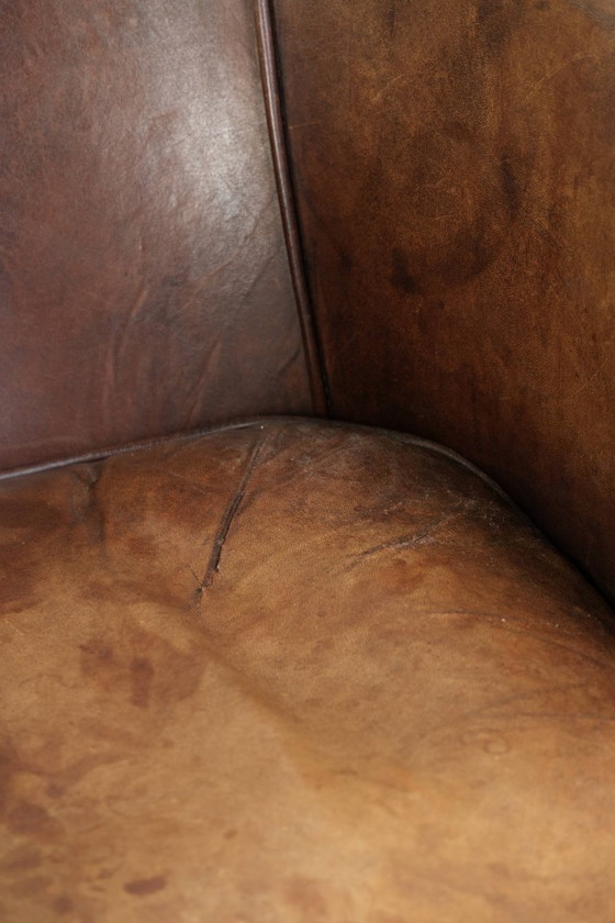 Image 1 of Heerlijke stoere cognac kleurige schapenleren clubfauteuil met een mooie vintage look in Engelse stijl