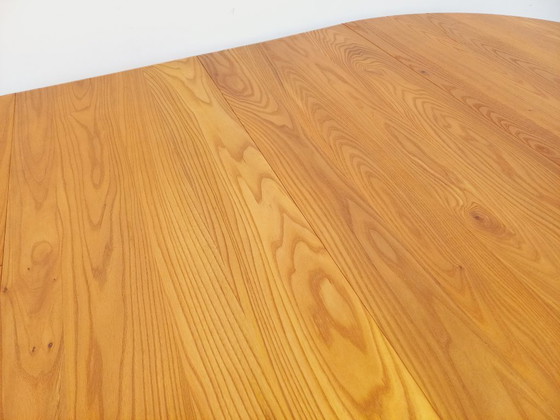 Image 1 of Vintage Seltz round dining table from the 70s/80s in solid blond elm with extensions