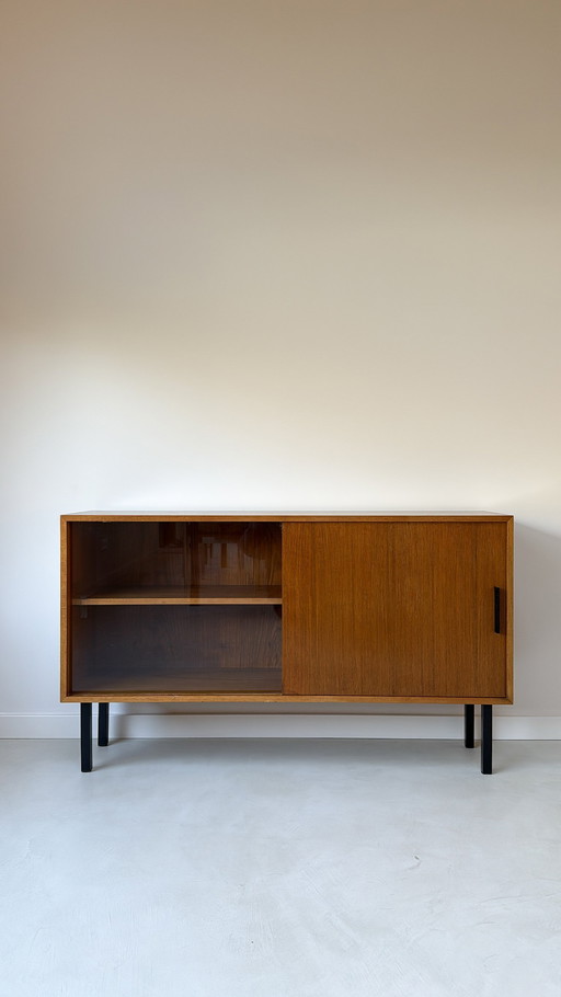 Credenza vintage in legno con ante scorrevoli