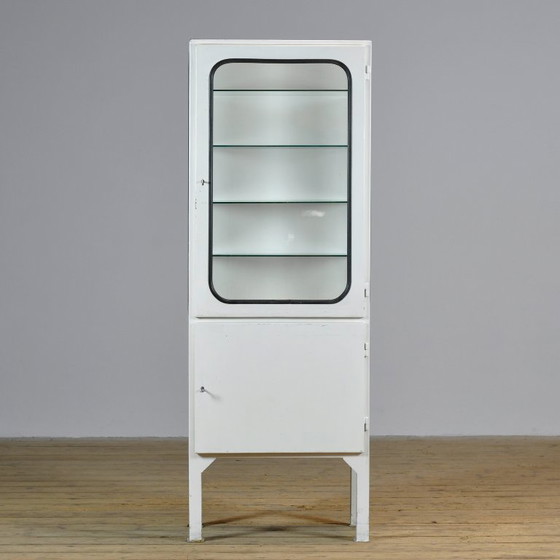 Vintage medical cabinet, 1970s, Display cabinets, Metal, Glass, White (photo 3 of 9)
