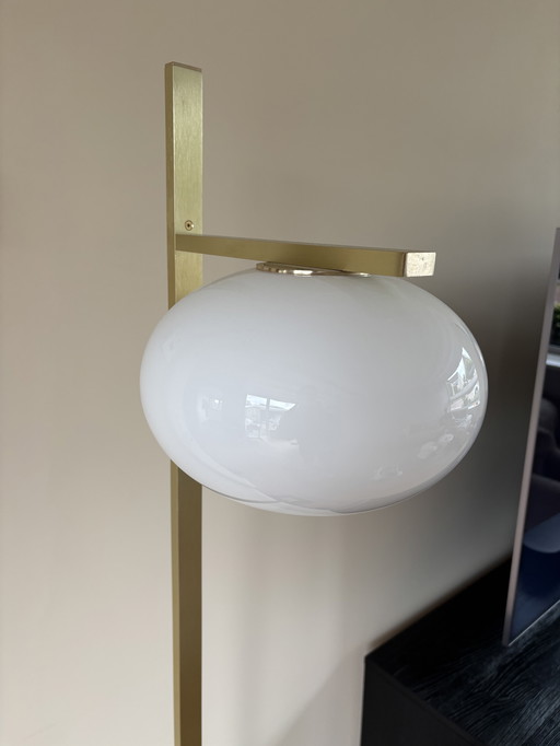 Beautiful elegant Alba floor lamp by Oluce - new
