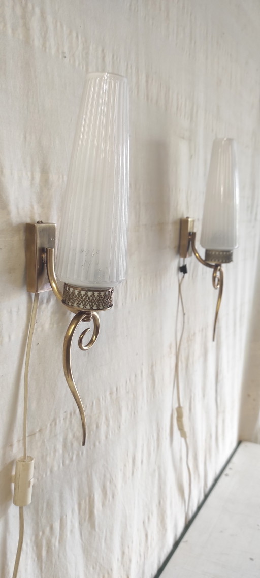 Appliques moderniste en laiton et opaline - mid. XXeme
