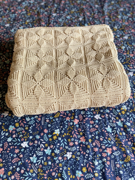 Image 1 of Couvre lit ancien