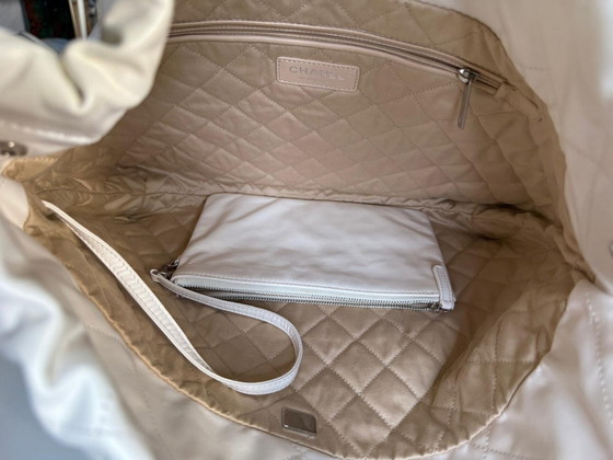 Image 1 of Chanel tas 22