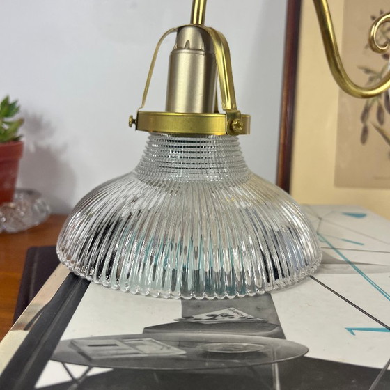 Applique a collo di cigno in ottone con tulipano in vetro striato tipo Holophane rosone in ceramica – Glass (photo 2 of 9)