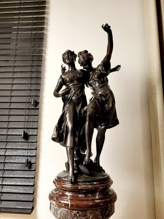 Image 1 of Schöne Bronzestatue von Auguste Moreau auf einem Marmorsockel