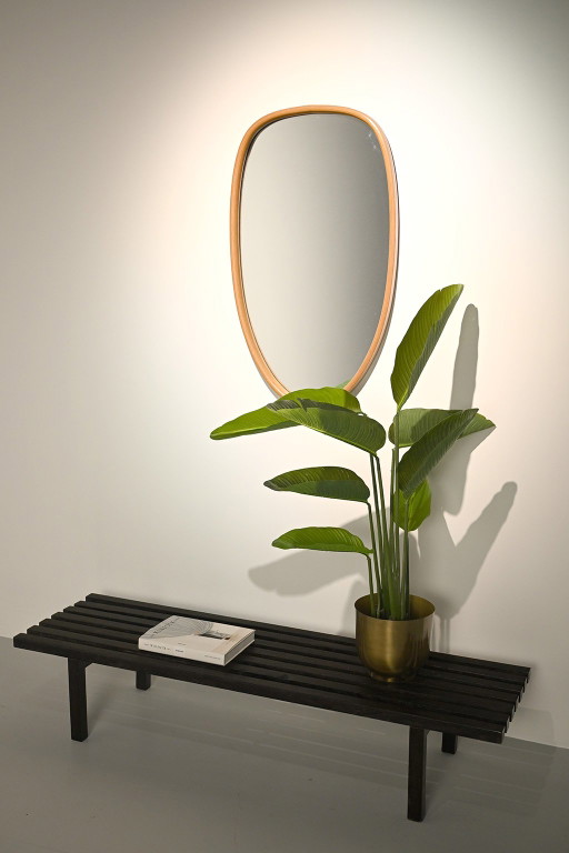 Organically shaped mirror
