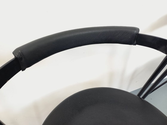 Image 1 of Set di 4 poltrone vintage di design italiano in metallo nero e similpelle nera degli anni '80