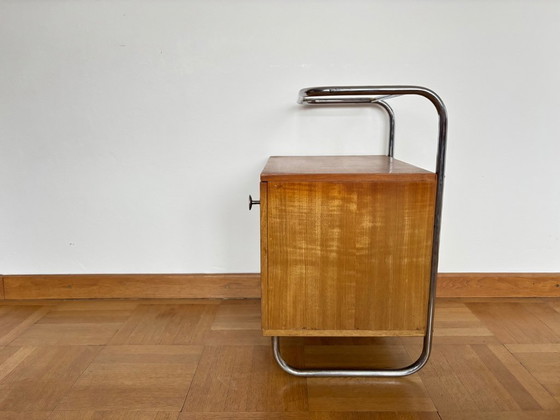 Image 1 of Funktionalistischer Nachttisch