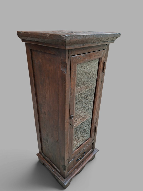 Vetrina antica in teak, credenza, aspetto robusto, dimensioni: 58x48cm e 135cm di altezza. – Vetrine, Glass (photo 2 of 5)