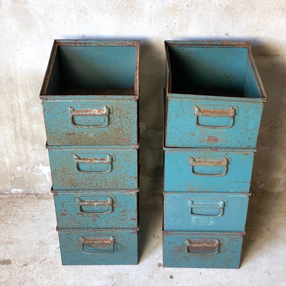 Lote de 8 cajas industriales apilables de metal – Armarios de almacenamiento (photo 3 of 6)