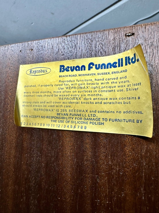 2 Bevan Funnell Reprodux Vetrine in Mogano Inghilterra, Armadi a muro, Legno, Marrone (foto 6 di 15)