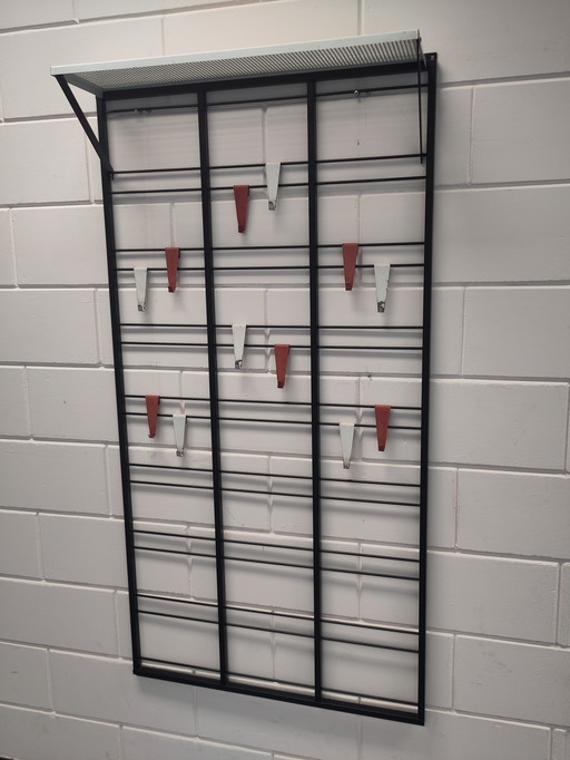 Metallgarderobe Scale Tjerk Reyenga Pilastro