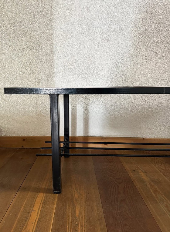 Image 1 of Couchtisch „Cloutier“ aus glasierter Lavakeramik und lackiertem Metall. Frankreich, 1970er Jahre.