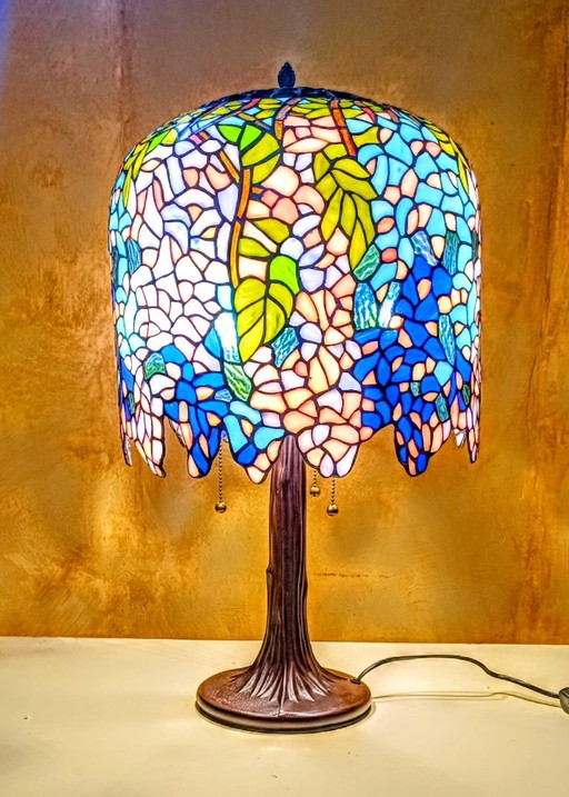 Lampada a glicine in stile Tiffany