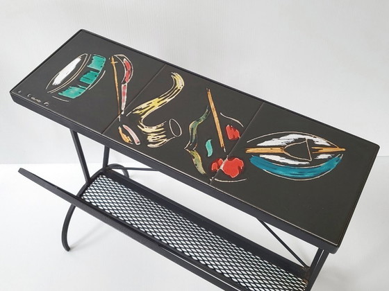 Image 1 of Tavolino laterale portariviste vintage anni '50 in ceramica e acciaio, anni '50, musica anni '50