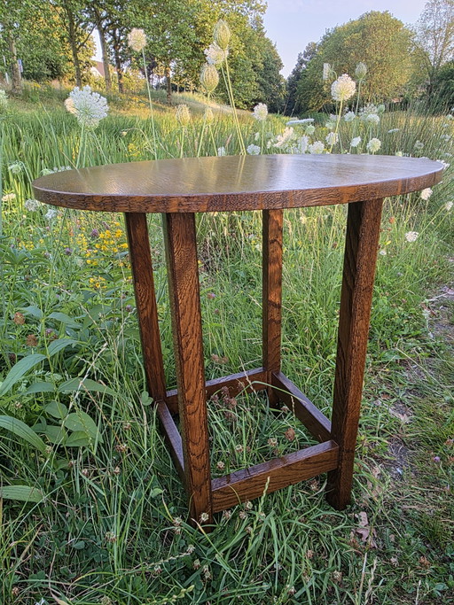 Table d'appoint exclusive de l'École d'Amsterdam – Chêne massif scié sur quartier – vers 1930