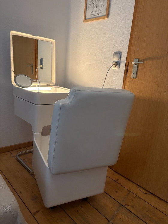 Image 1 of Toeletta Space-Age con sgabello Tulli Zuccari (anni '70, Italia) – specchio illuminato, design vintage