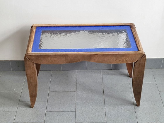 Image 1 of Vintage salontafel/bijzettafel uit de jaren 1940/1950 van beukenhout met kathedraalglas.