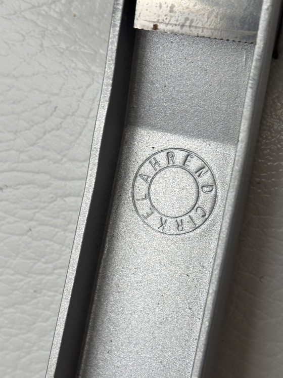 Image 1 of Revolt Ahrend de Cirkel wit leer (skai?) gestempeld 