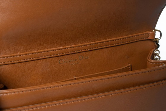 Image 1 of Bolso de hombro mini con cadena y tachuelas de Dior.