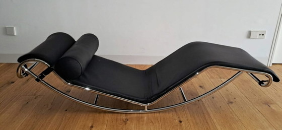 Image 1 of Chaise longue LC4 replica italiana in pelle nera (stile Le Corbusier) – Come nuova