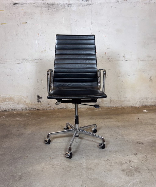Vitra EA 119 Charles & Ray Eames Piel, Aluminio - Negro - Silla de oficina, Silla de diseño