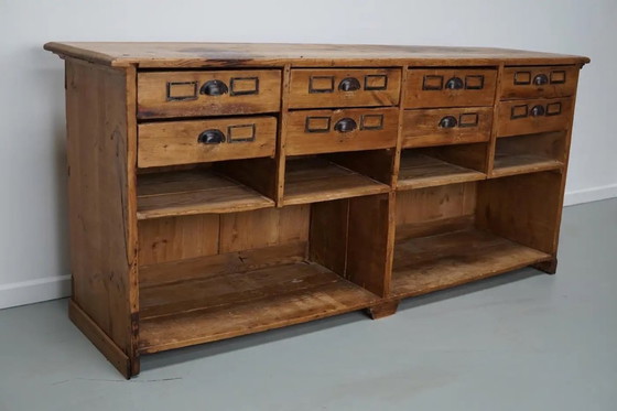 Image 1 of Mobiletto rustico da farmacia tedesco d'epoca / bancone da negozio in pino, anni '30