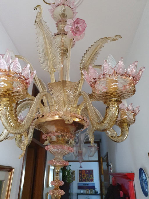 Kroonluchter van Muranoglas met 6 armen in amber en roze