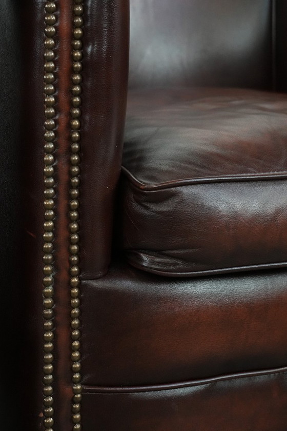 Image 1 of 2 poltrone club in pelle bovina in buone condizioni, di un lussuoso colore rosso/marrone.