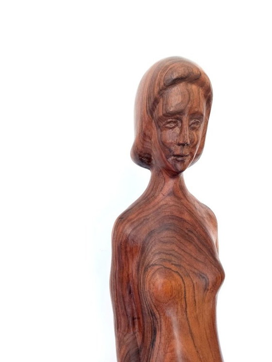 Image 1 of Sculpture en bois sculptée à la main, empreinte de sérénité – œuvre d'atelier moderniste – socle en marbre – 65 cm