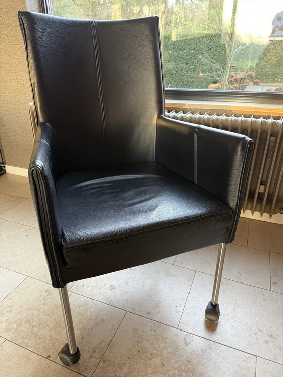 Image 1 of 10 zwart leren eetkamer / kantoorstoelen op wieltjes