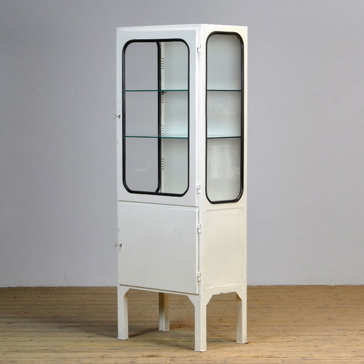 Medizinisches Kabinett aus Eisen und Glas, 1970er Jahre