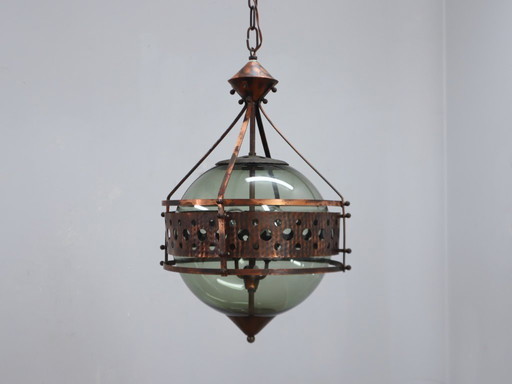 Paire de lampes pendantes en cuivre brutaliste et verre soufflé avec bouteille verte des années 1970