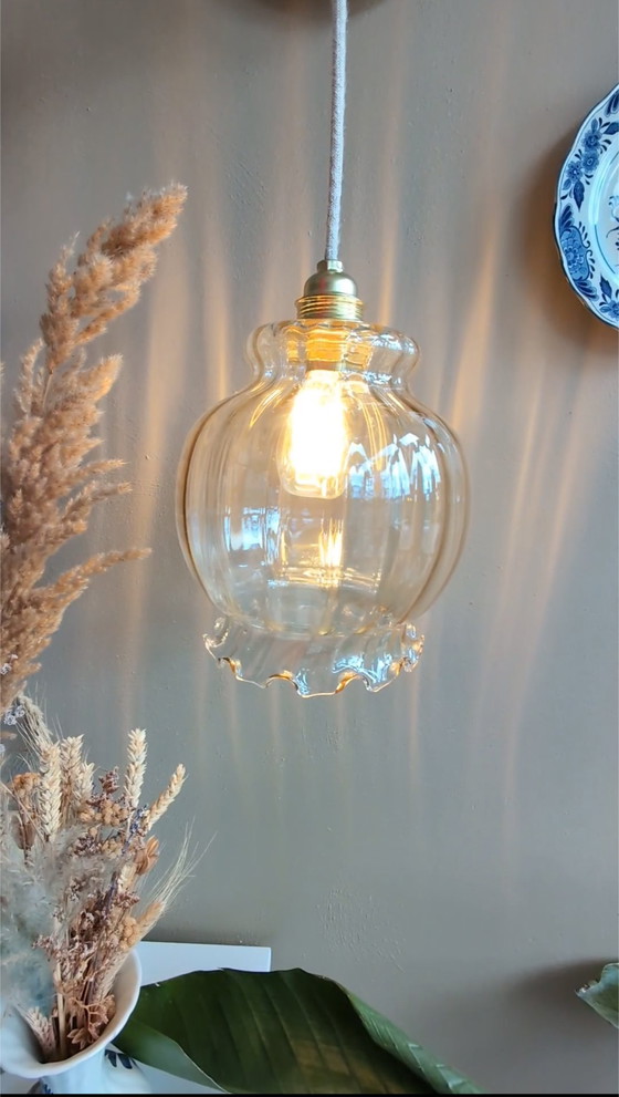 Image 1 of Magnifique suspension vintage en verre fumé.