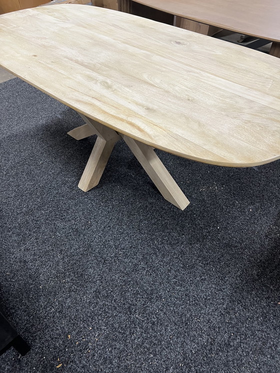 Image 1 of Mesa de comedor ovalada de madera de mango tropical, 200 cm