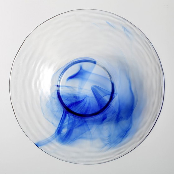 Image 1 of Vintage Bormioli Rocco blauwe glazen schaal met wervelpatroon - Italiaans kunstglas uit het midden van de 20e eeuw