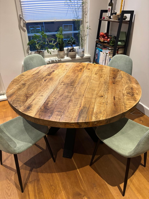 Round dining table made of mango wood