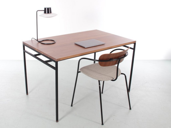 Image 1 of Scrivania Cosmopol in noce e acciaio. 120 x 60 cm