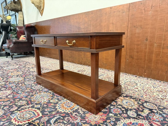 Klassischer englischer Chesterfield Konsolentisch – Leder, Holz (photo 5 of 11)
